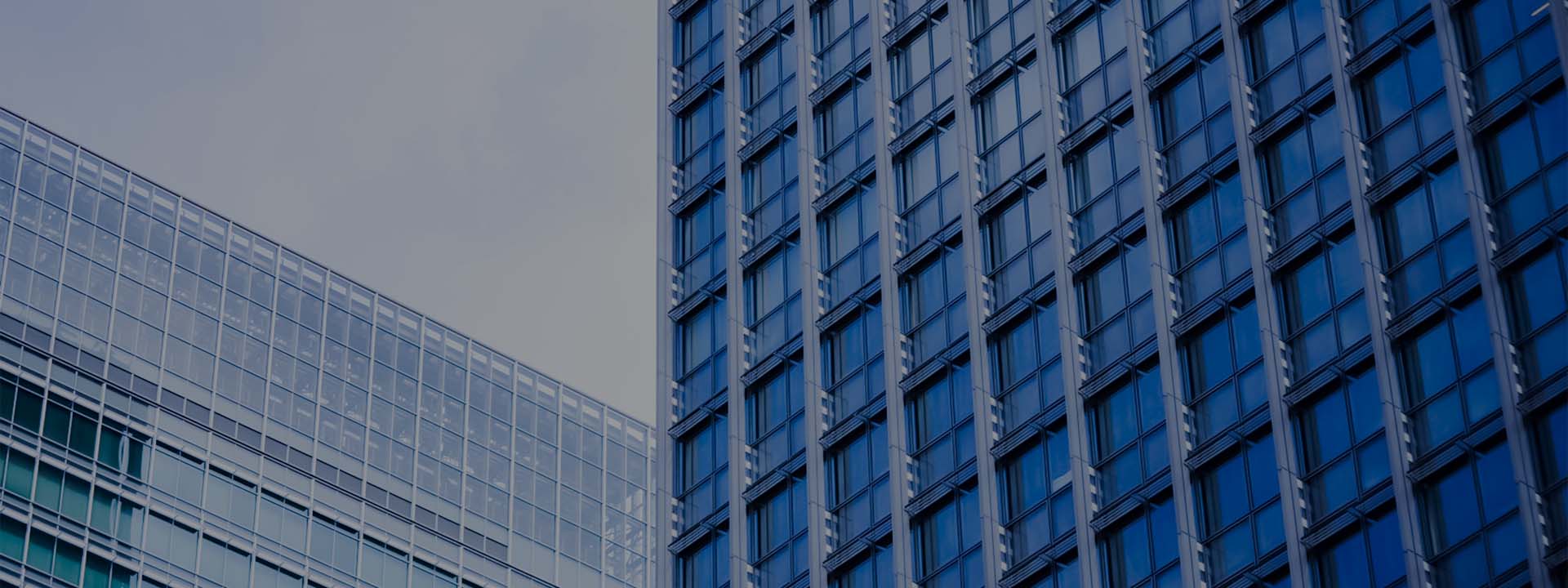 トップページメインビジュアル 高層ビル写真